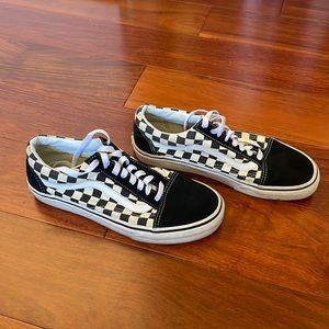 vans old school checkered lace up sneakers